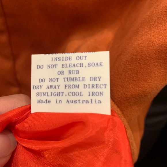 Alannah Hill lined size 8 skirt in rusty suede-look with appliqué flower detail - Picture 11 of 12